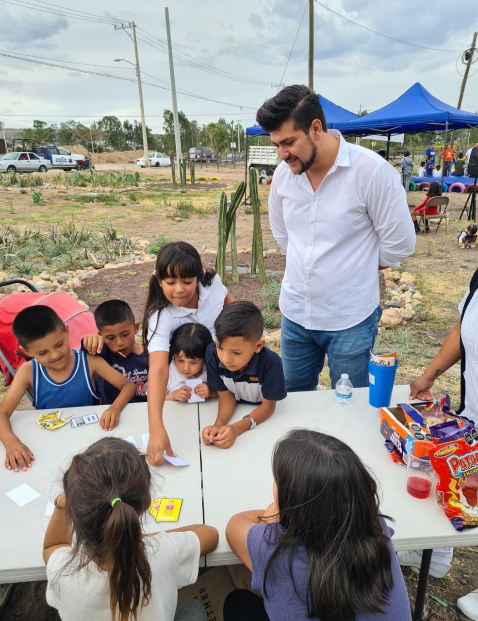 "¡Descubre la diversión educativa con nuestros juegos ambientales para niños! En esta actividad organizada por nuestra ONG de parques, enseñamos a los más pequeños sobre la importancia vital de cuidar el agua. ¡Únete a nosotros en la aventura de proteger nuestro recurso más preciado!"